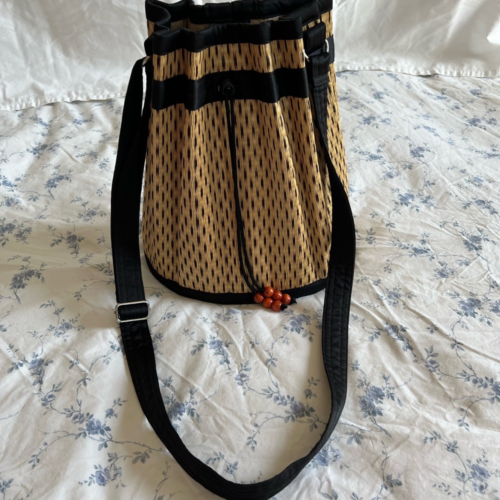 Elegant Black and Tan Women's Shoulder Bag